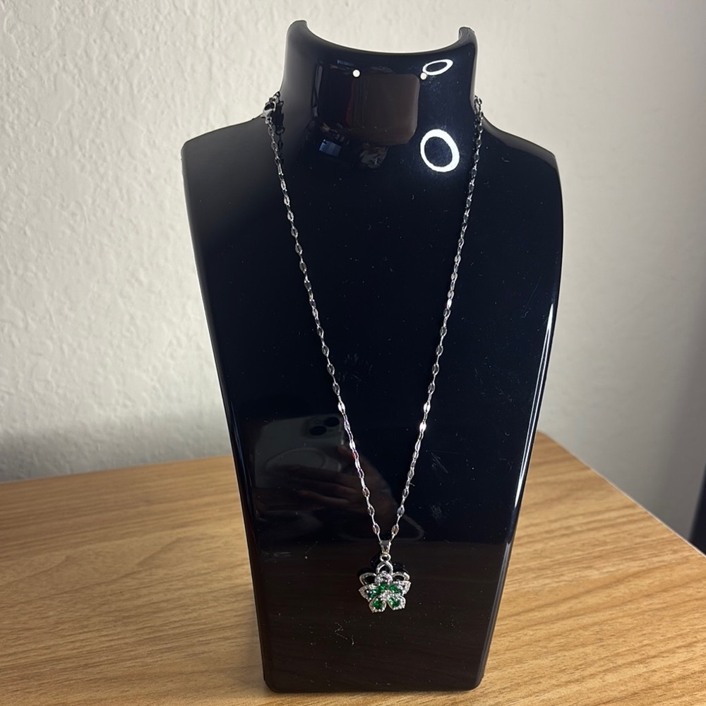 Elegant Silver Necklace with Green Gemstone Pendant